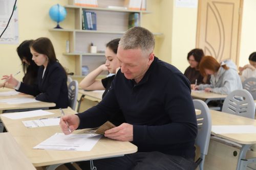 Мөслим лицеенда әти-әниләр бердәм дәүләт имтиханы форматында имтихан бирде