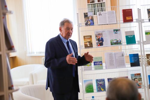 Фоат Садриевның юбилее уңаеннан үзәк китапханәдә очрашу узды