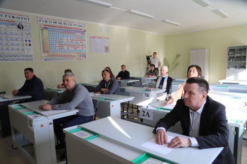 Мөслим лицеенда әти-әниләр бердәм дәүләт имтиханы форматында имтихан бирде