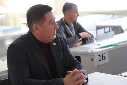 Мөслим лицеенда әти-әниләр бердәм дәүләт имтиханы форматында имтихан бирде