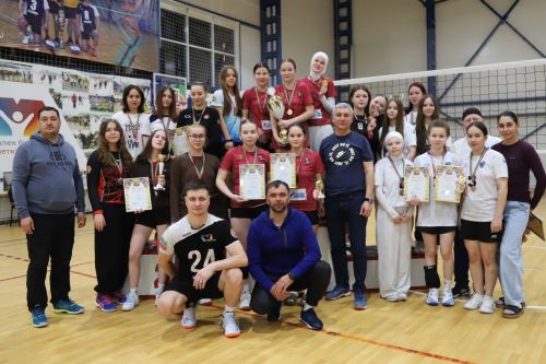 Көчлеләр кубогының җиңүчеләре һәм иң яхшы уенчылары билгеле