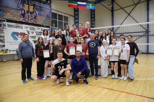 Көчлеләр кубогының җиңүчеләре һәм иң яхшы уенчылары билгеле