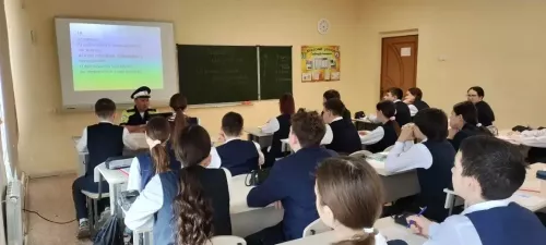Укучыларга юл кагыйдәләрен искә төшерделәр