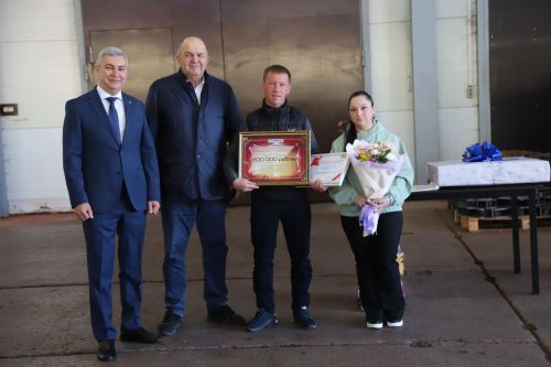 Сабый туу уңаеннан 500 мең сум: Мөслимдә яшь гаиләгә ярдәм