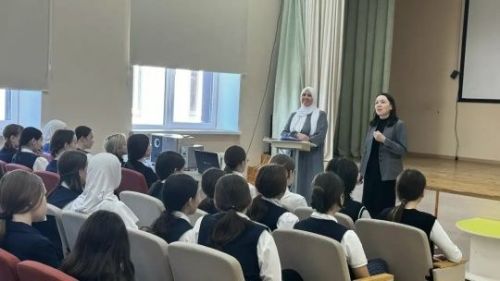 Табиблар белән очрашу: егет-кызларга җенси җитлегү турында