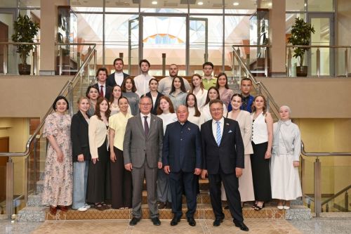 Марат Әхмәтов журналистларга: «Сез кешеләр өчен – консультант та, юрист та, яклаучы да»