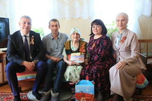 Район башлыгы Альберт Хуҗин тыл ветераннарын котлады