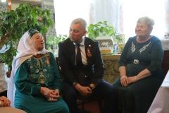 Район башлыгы Альберт Хуҗин тыл ветераннарын котлады