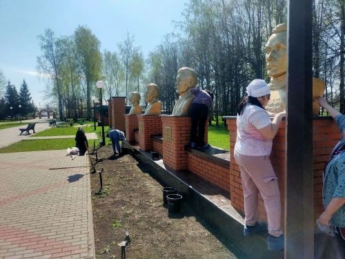Сугышчан һәм хезмәт даны мемориаль комплексында өмәләр бара