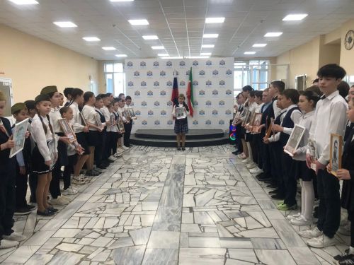 Геройлар янәшәдә