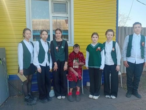 Укучылар ветераннар белән очраша