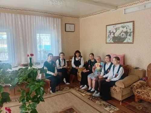 Укучылар ветераннар белән очраша