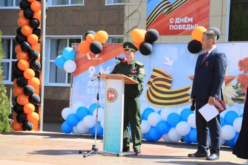 Җиңү бәйрәменнән театральләштерелгән күренеш һәм район җитәкчелеге котлавы
