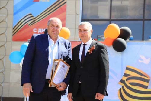 Җиңү бәйрәменнән театральләштерелгән күренеш һәм район җитәкчелеге котлавы