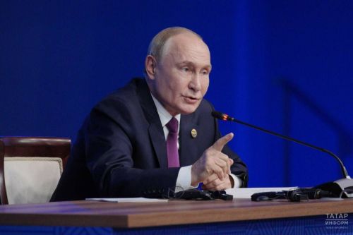 Владимир Путин Рөстәм Миңнехановны Җиңү көне белән котлады