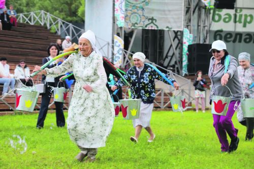Батырлар  Сабантуйда  мактала