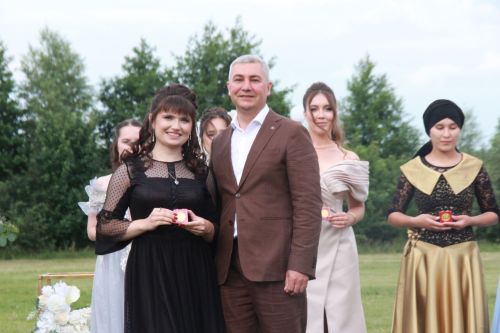 Соңгы кыңгыраудан соңгы вальс: Районыбызның 11 сыйныф укучыларына аттестат тапшырылды