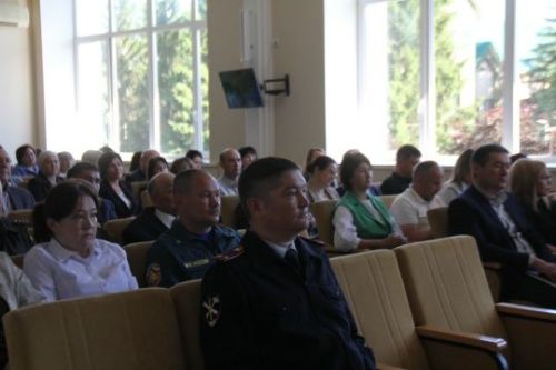 Альберт Хуҗин милли бәйрәмгә әзерлек һәм чисталык мәсьәләләре буенча киңәшмә үткәрде