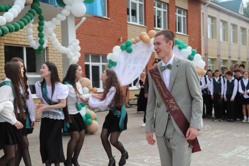 Күп балалы гаиләләргә чыгарылыш кичәсе өчен ярдәм