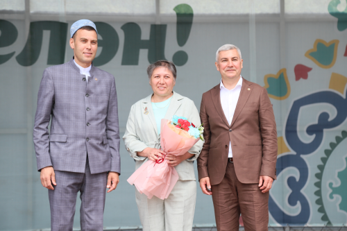 “Татарстан Республикасының атказанган укытучысы” исеме бирелде