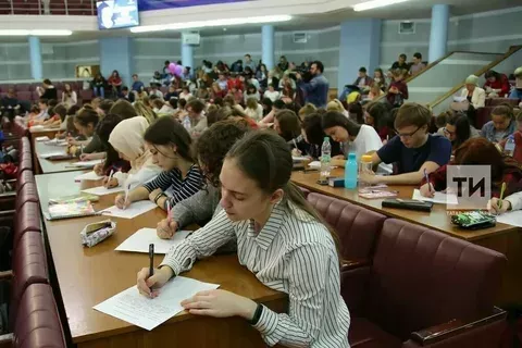 Илсур Һадиуллин югары уку йортларына кабул итү кампаниясендәге яңалыклар турында сөйләде