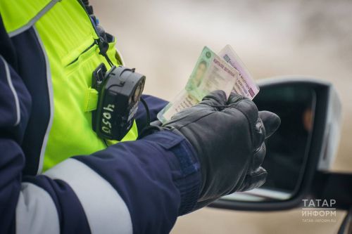 «Такси» операциясе: Мөслимдә автоинспекторлар пассажир йөртүчеләрнең законнарны үтәвен тикшерә