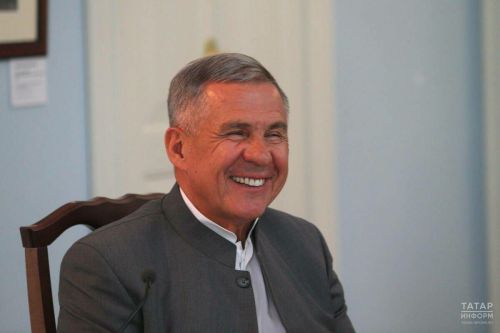 Рөстәм Миңнеханов Гаилә, мәхәббәт һәм тугрылык көне белән котлады