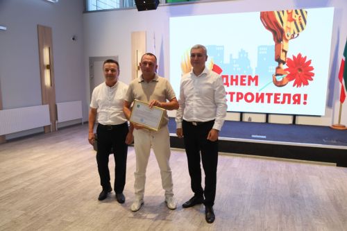9 август көнне – Төзүчеләр көне билгеләп үтелде