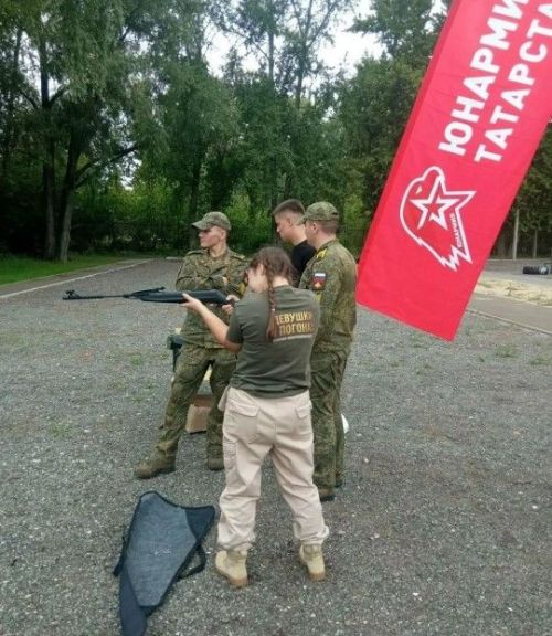 Мөслим мәктәбе укучылары «Погонлы кызлар» уенының региональ этабында лаеклы чыгыш ясады