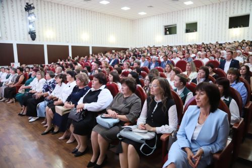 Мәгариф хезмәткәрләренең август киңәшмәсе