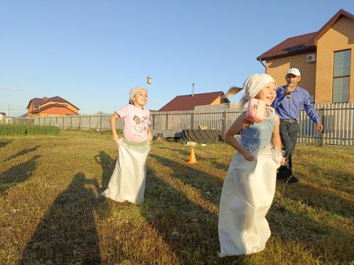 Мөслимнең Яңа урам халкы асфальтлы юл салынуны зур бәйрәмгә әверелдерде