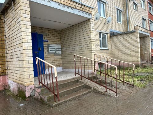 Авзалов урамындагы күпфатирлы йортта яшәүчеләр ишегалдын төзекләндерде