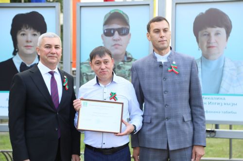 Мөслимдә Республика көнен хезмәт алдынгыларын хөрмәтләүдән башладылар