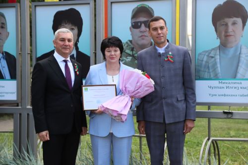 Мөслимдә Республика көнен хезмәт алдынгыларын хөрмәтләүдән башладылар