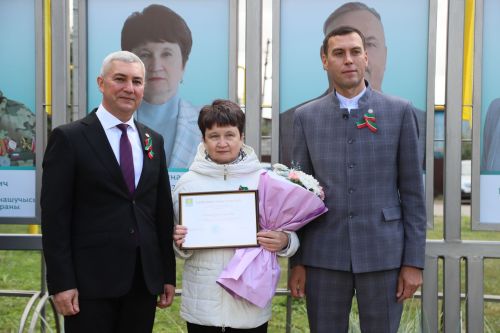 Мөслимдә Республика көнен хезмәт алдынгыларын хөрмәтләүдән башладылар
