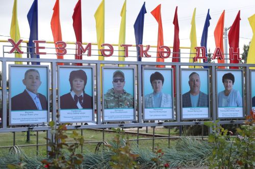 Мөслимдә Республика көнен хезмәт алдынгыларын хөрмәтләүдән башладылар