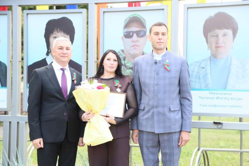 Мөслимдә Республика көнен хезмәт алдынгыларын хөрмәтләүдән башладылар