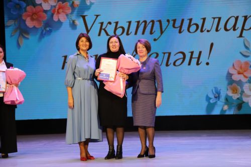 Бүген районыбызның мәгариф хезмәткәрләре үзләренең һөнәри бәйрәмнәрен – Укытучылар көнен билгеләп үтәләр