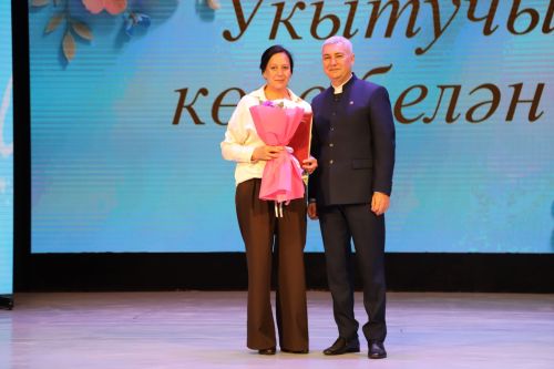 Бүген районыбызның мәгариф хезмәткәрләре үзләренең һөнәри бәйрәмнәрен – Укытучылар көнен билгеләп үтәләр
