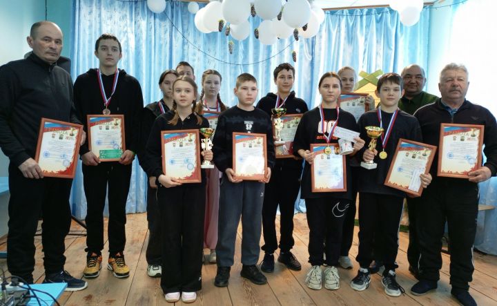 Рус Шуган мәктәбендә Советлар Союзы Герое Петр Днепров кубогына ярышлар узды