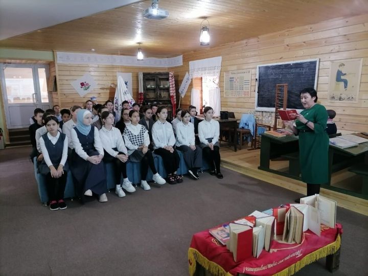 Комсомол туган көне уңаеннан патриотик сәгать