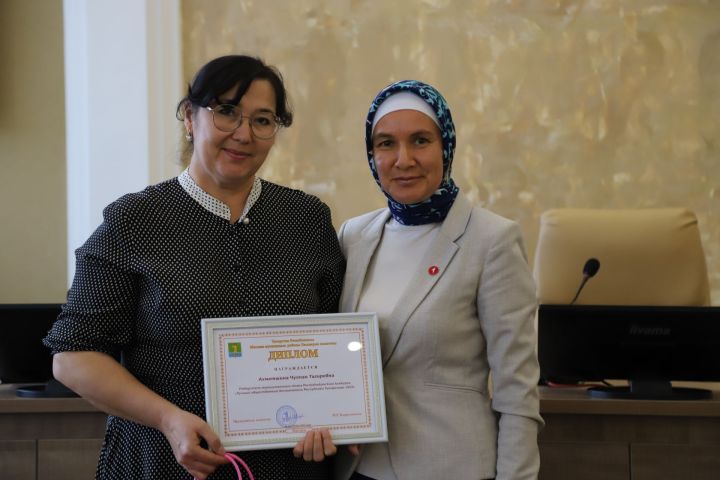 Хокукларны да, бурычларны да белергә кирәк