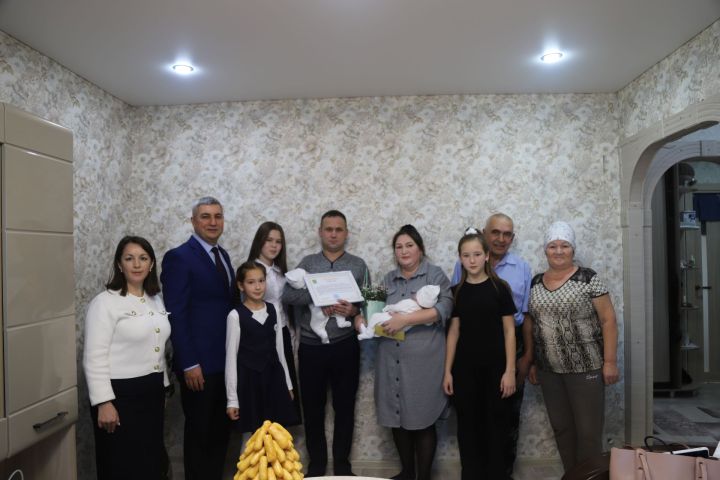Кызлар янына - кызлар