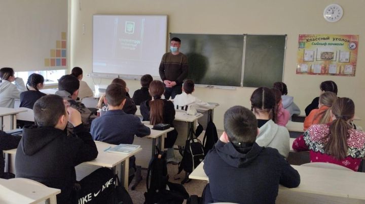 Конституция көне уңаеннан Мөслим лицеенда очрашу