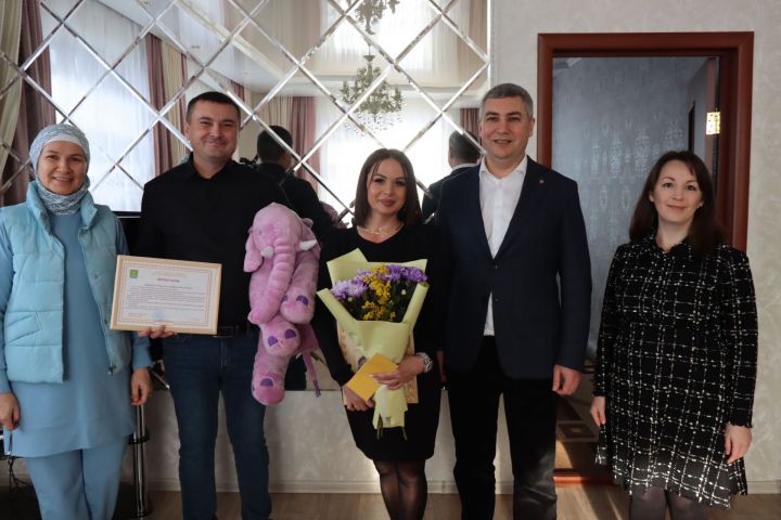 Төкле аягың белән, Милана!