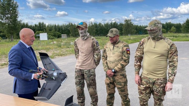 Татарстан Хөкүмәте «Алга» һәм «Тимер» хәрбиләренә дроннар тапшырды