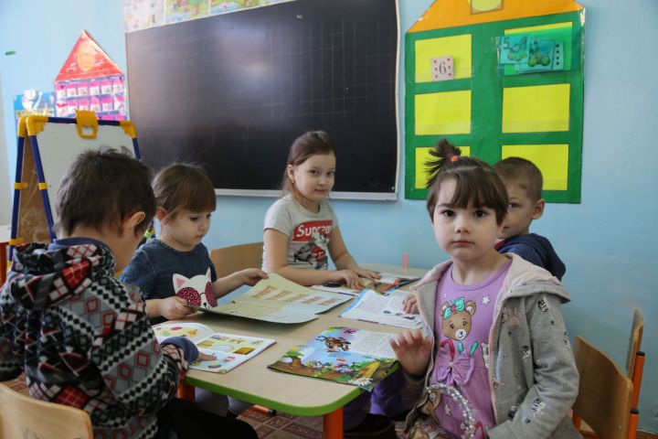 Нәниләр бакчага бара