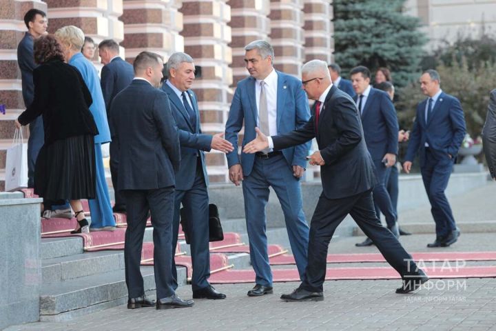 Рөстәм Миңнеханов ике дәүләт телен куллану өчен бөтен шартлар тудырырга кирәклеген әйтте