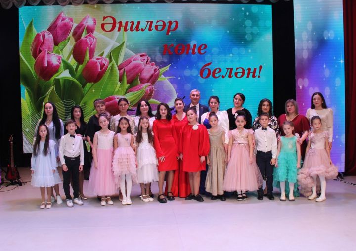 Район мәдәният йортында Әниләр көненә багышланган бәйрәм кичәсе узды