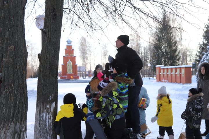 “Миләшкәй” балалар бакчасында тәрбияләнүче нәниләр бүген “Кошларга ярдәм ит!” акциясенә кушылды